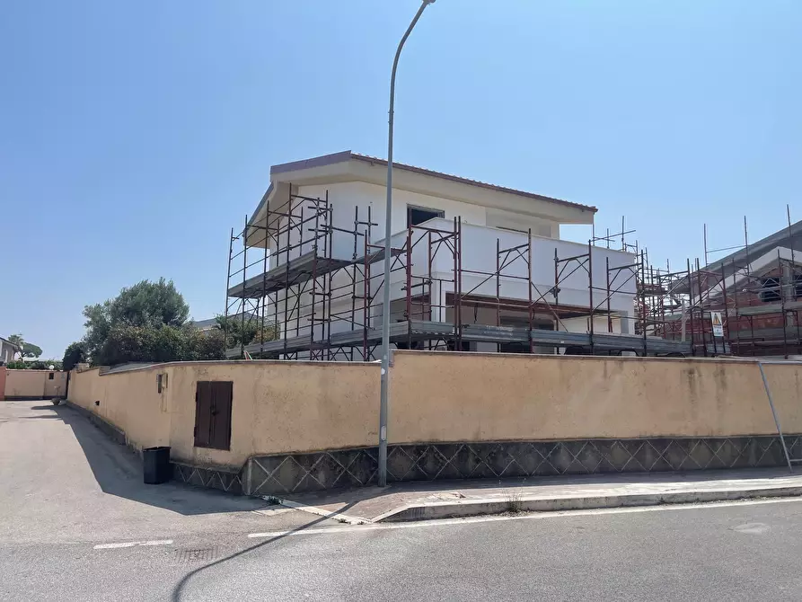 Immagine 1 di Villa in vendita  in Via della Cannuccia 12 a Anzio