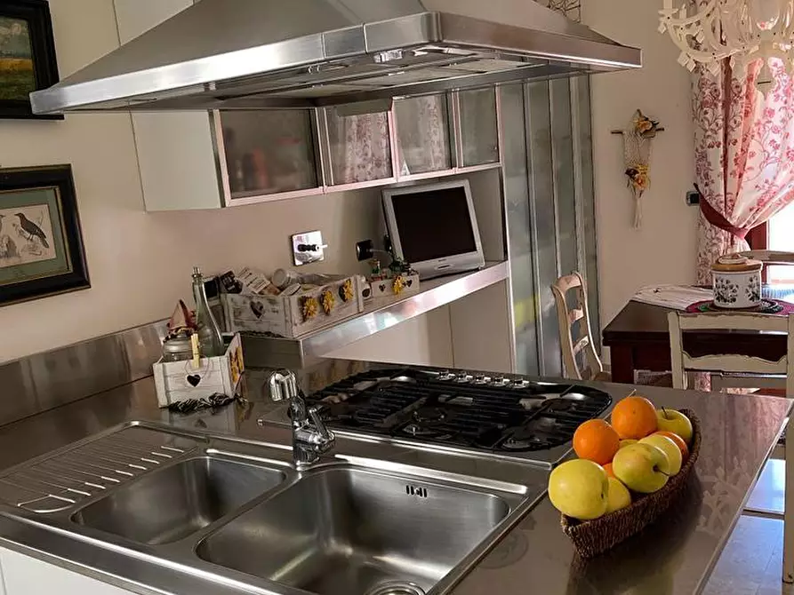 Immagine 8 di Villa in vendita  a Livorno