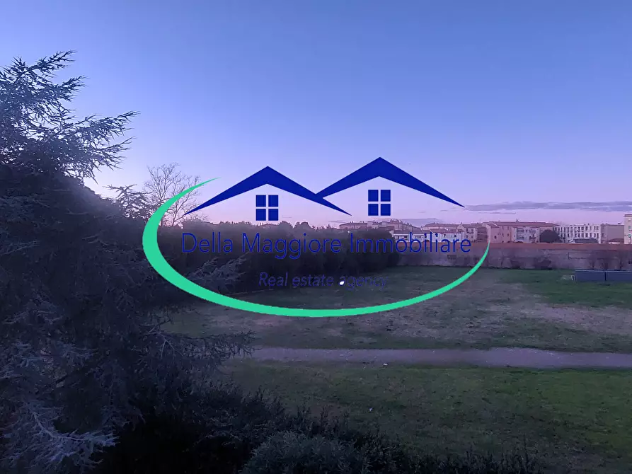 Immagine 1 di Pentalocale in vendita  a Livorno