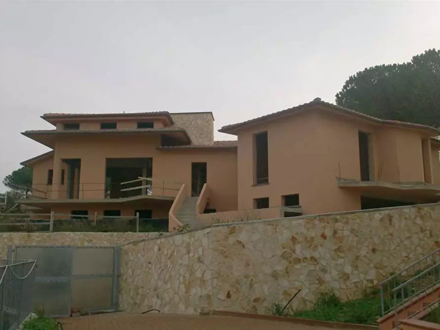 Immagine 1 di Villa in vendita  a Livorno