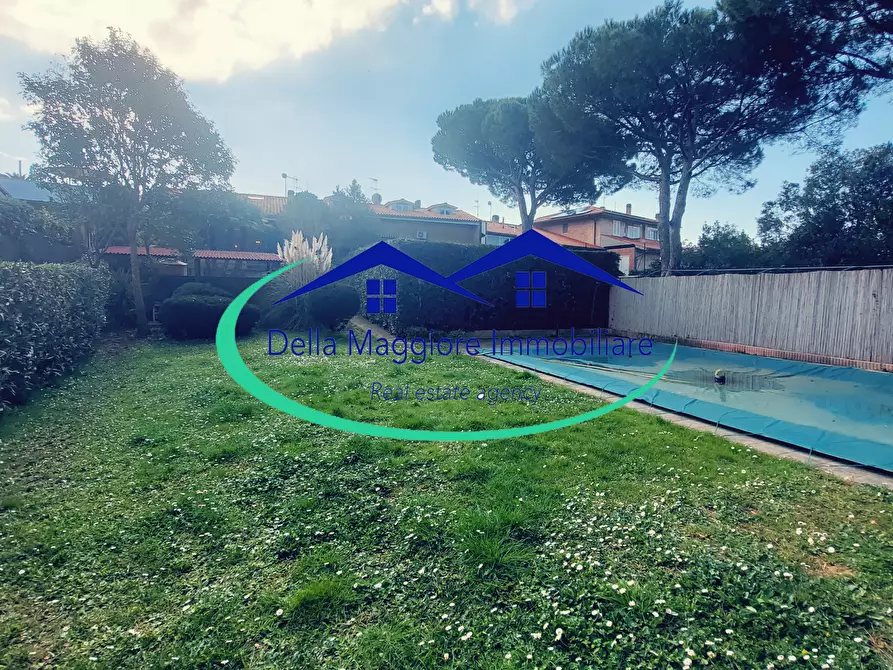 Immagine 38 di Villetta a schiera in vendita  a Livorno