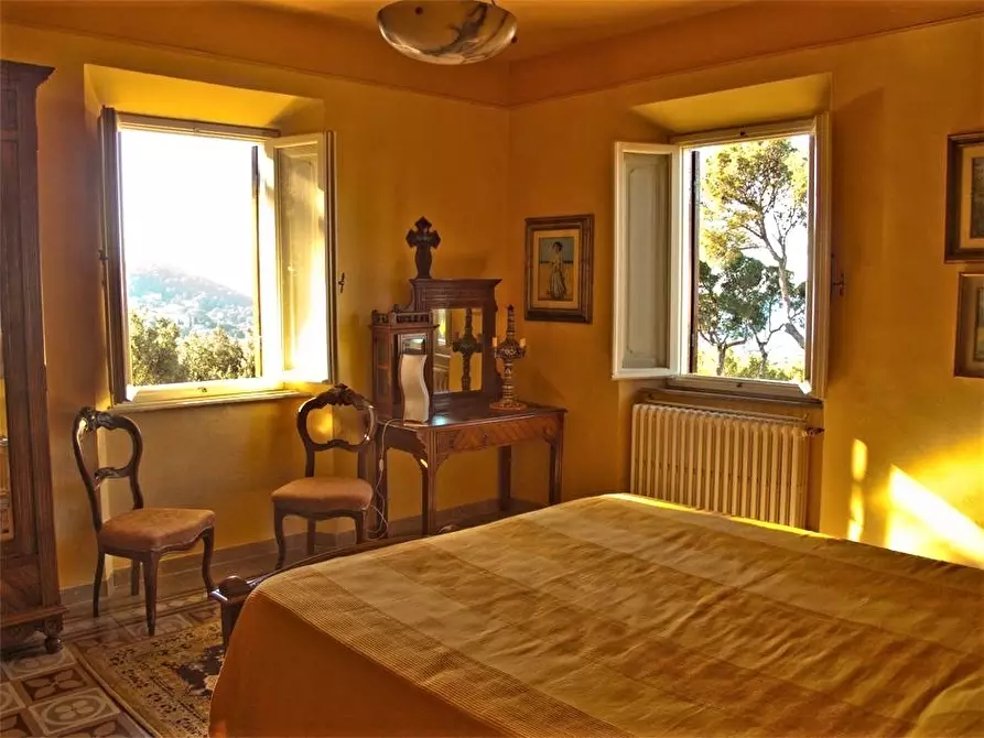 Immagine 10 di Villa in vendita  a Livorno