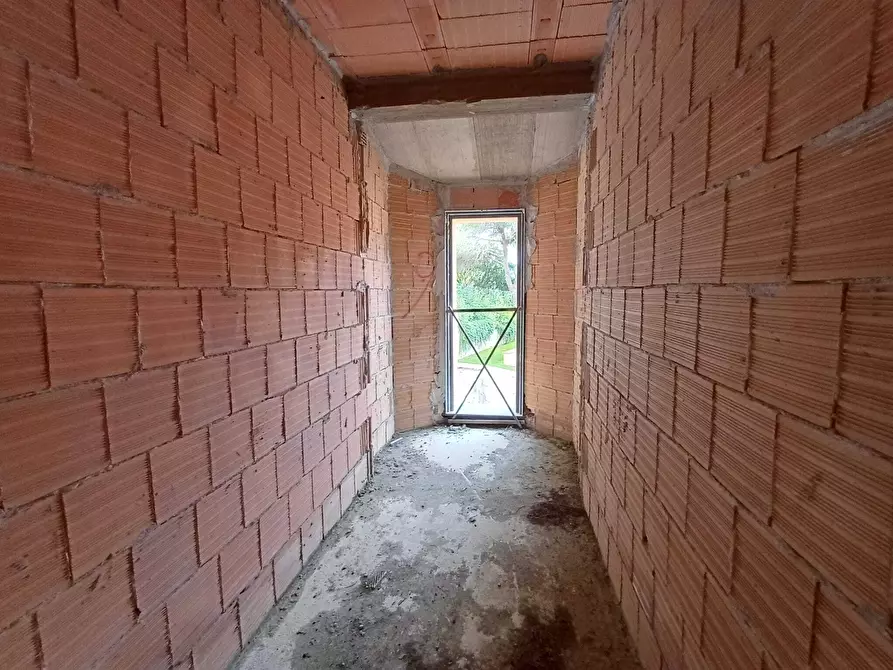 Immagine 10 di Villa in vendita  a Livorno