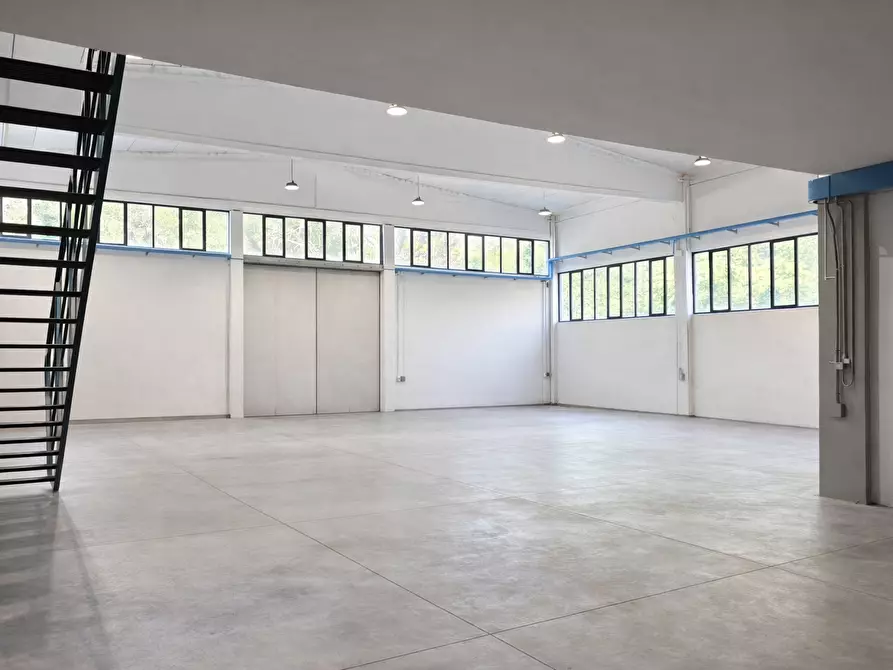 Immagine 2 di Attività artigianale in vendita  a Calestano