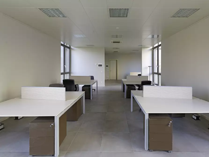 Immagine 9 di Ufficio in affitto  a Parma