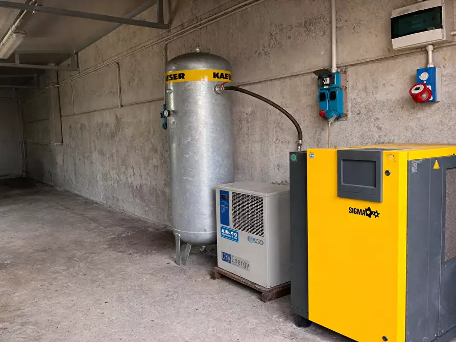 Immagine 7 di Attività artigianale in affitto  a Parma