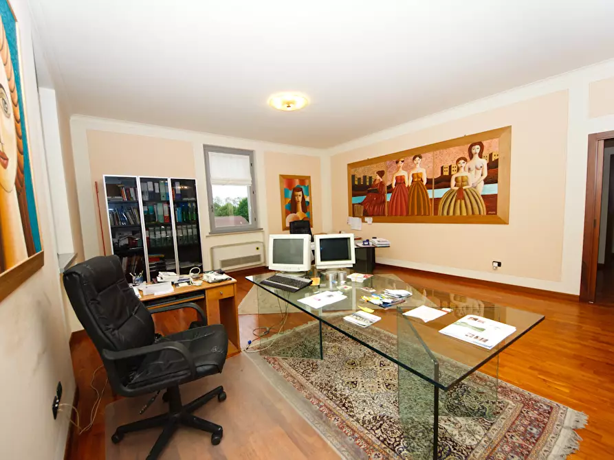 Immagine 5 di Ufficio in vendita  a Parma