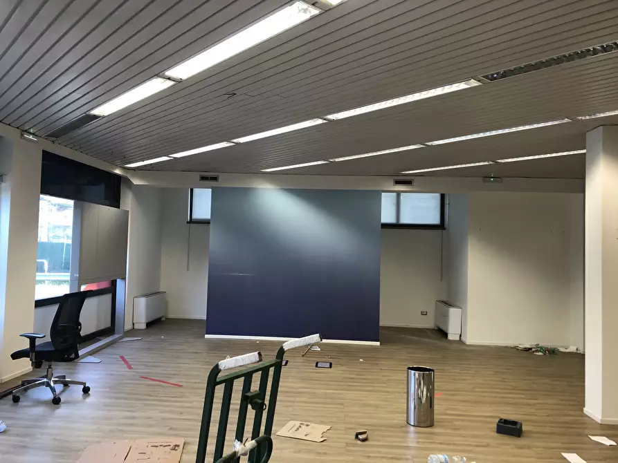 Immagine 3 di Locale commerciale in affitto  a Parma