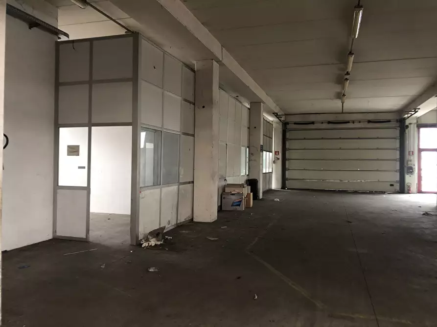 Immagine 7 di Attività artigianale in vendita  a Parma