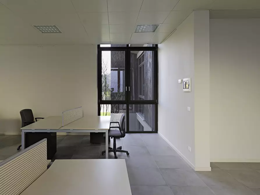 Immagine 7 di Ufficio in affitto  a Parma