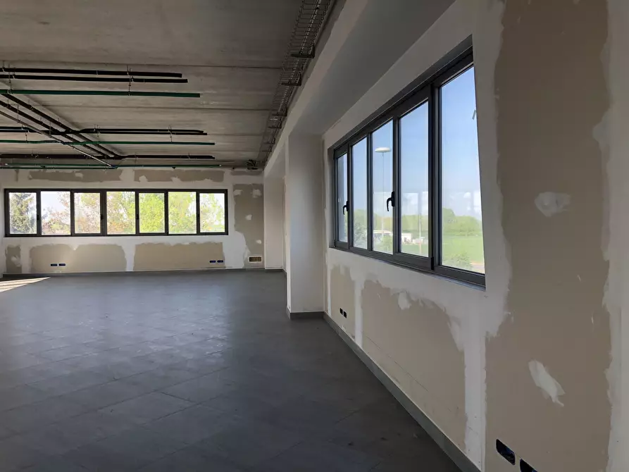 Immagine 4 di Ufficio in vendita  a Parma