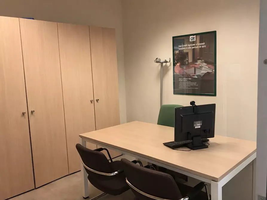 Immagine 5 di Locale commerciale in affitto  a Parma