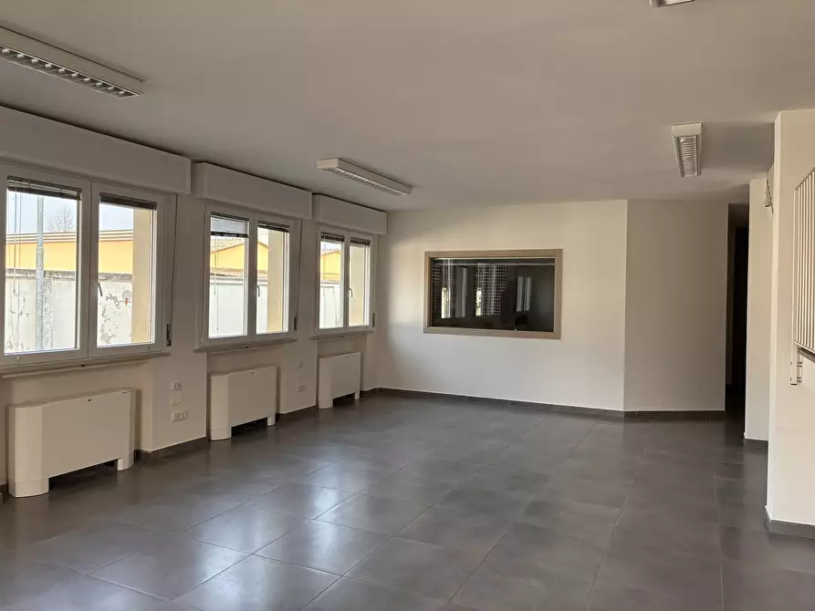 Immagine 2 di Ufficio in affitto  a Parma