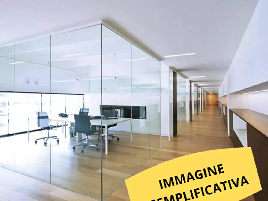 Immagine 14 di Ufficio in vendita  a Parma