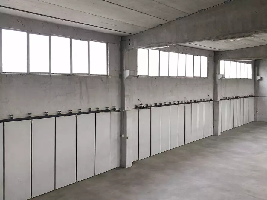 Immagine 3 di Attività artigianale in vendita  a Parma