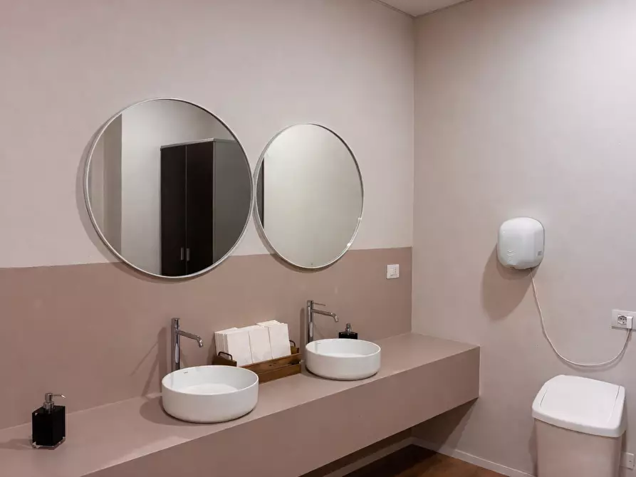 Immagine 8 di Ufficio in affitto  in Strada Langhirano a Parma