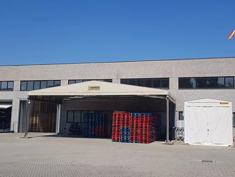 Immagine 3 di Attività artigianale in vendita  a Fidenza