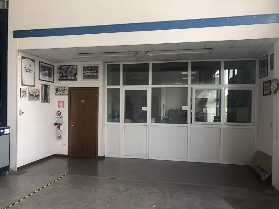 Immagine 2 di Attività artigianale in affitto  a Collecchio