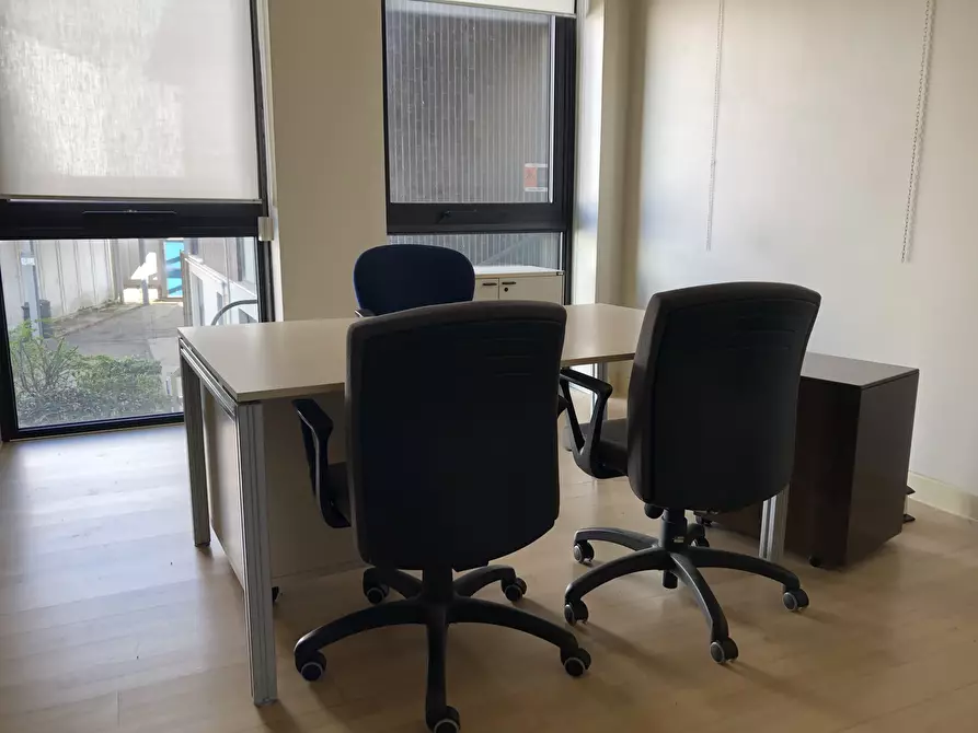 Immagine 5 di Ufficio in vendita  a Parma