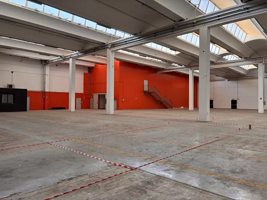 Immagine 2 di Capannone industriale in vendita  a Parma