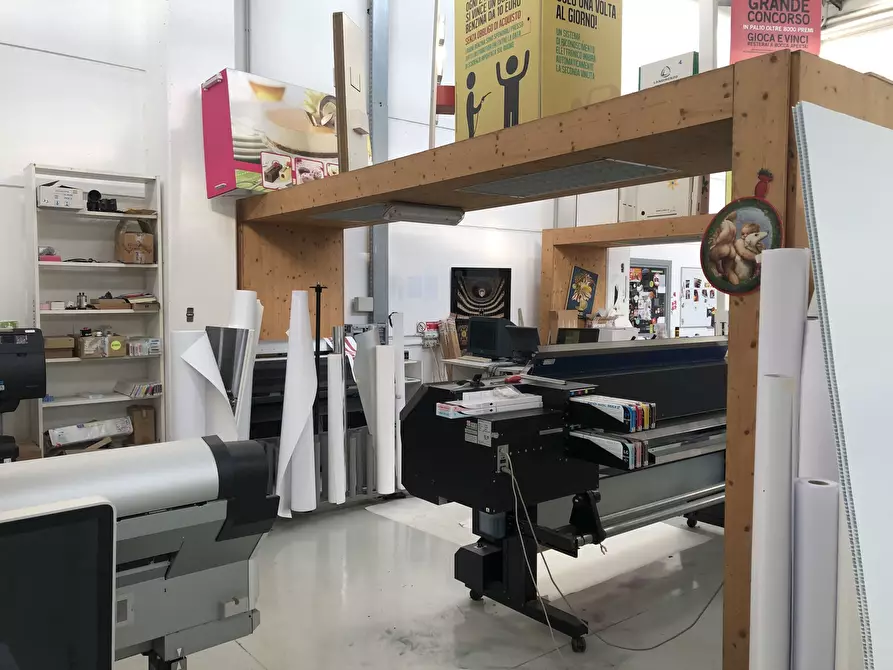 Immagine 2 di Attività artigianale in vendita  a Parma