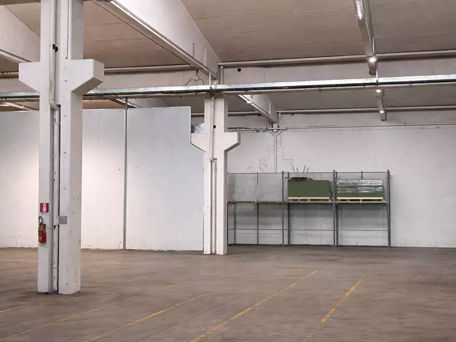 Immagine 7 di Attività artigianale in vendita  a Parma