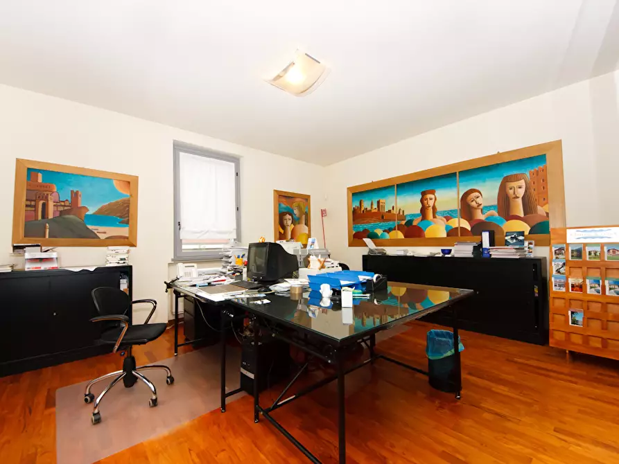 Immagine 6 di Ufficio in vendita  a Parma