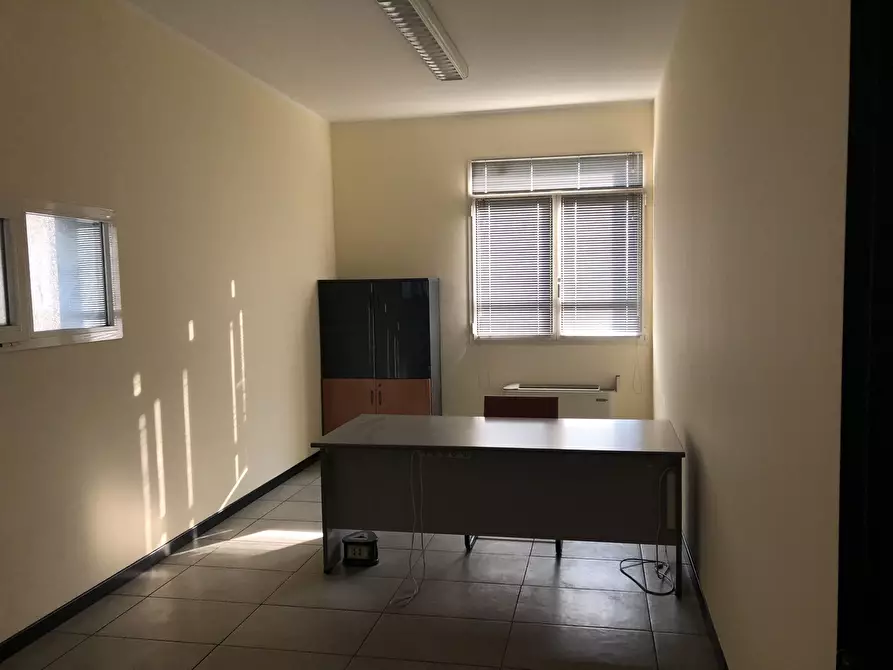 Immagine 9 di Attività artigianale in vendita  a Parma