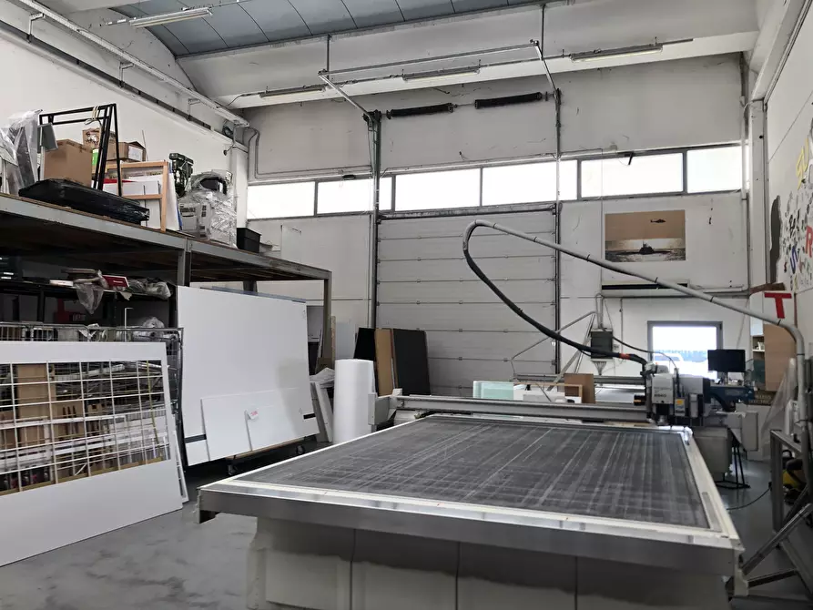 Immagine 5 di Attività artigianale in vendita  a Parma