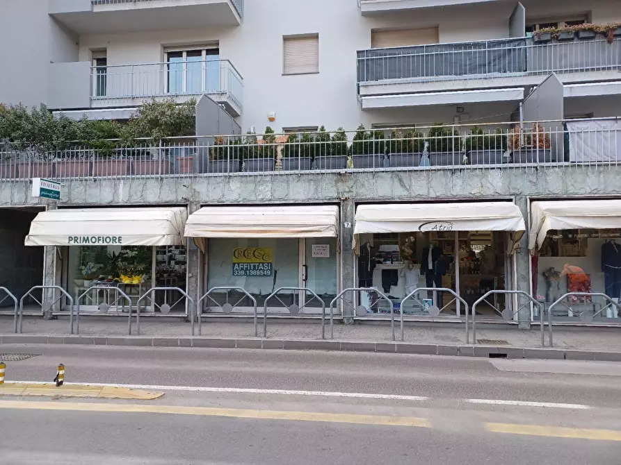 Immagine 13 di Locale commerciale in affitto  a Trento