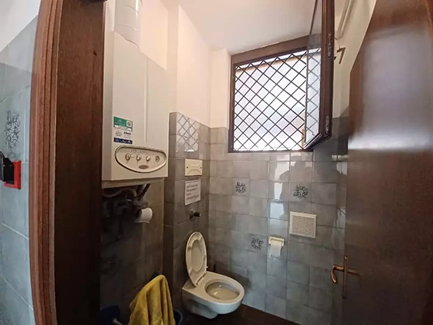 Immagine 7 di Locale commerciale in affitto  a Trento