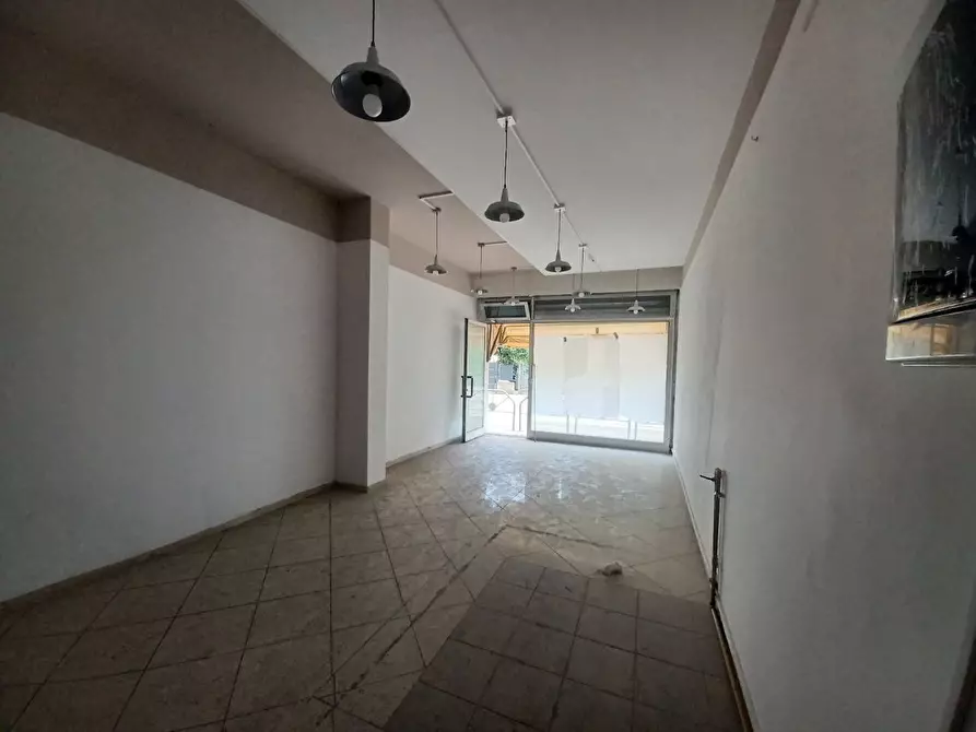 Immagine 10 di Locale commerciale in affitto  a Trento