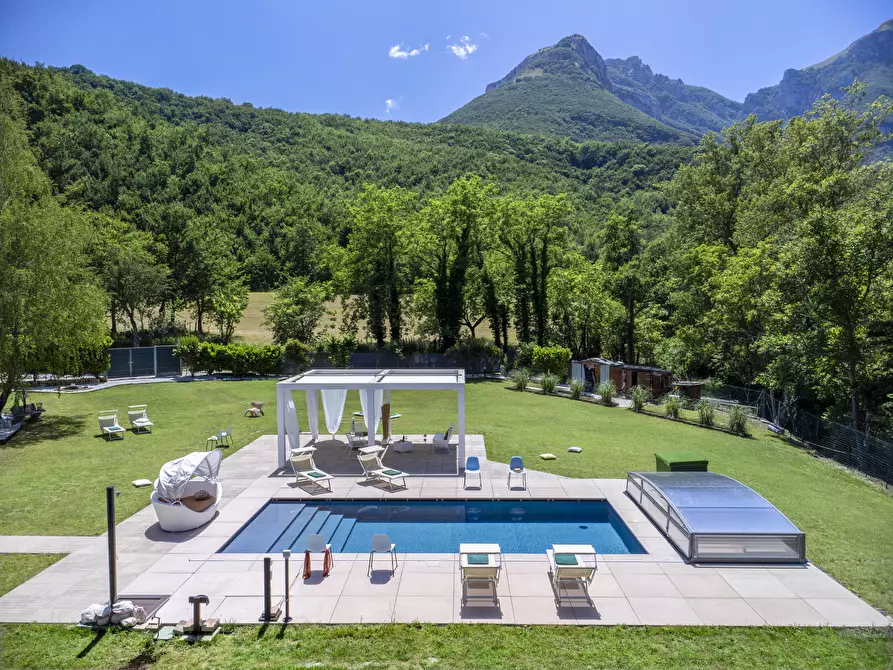 Immagine 39 di Rustico / casale in vendita  in SARNANO a Sarnano