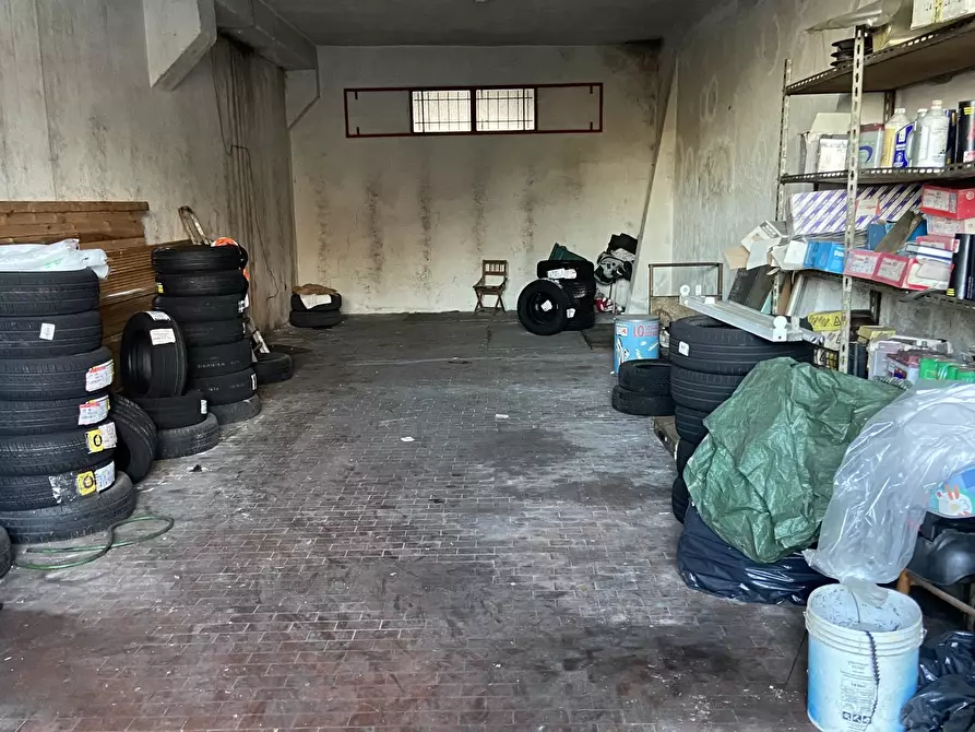 Immagine 3 di Magazzino in vendita  in via colombo a Osimo