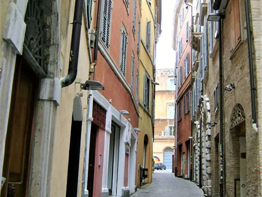 Immagine 1 di Locale commerciale in vendita  in Corso Giuseppe Garibaldi 43 a Ancona