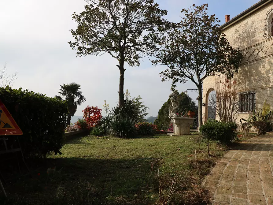 Immagine 30 di Villa in vendita  in VIA chiaravallese a Osimo