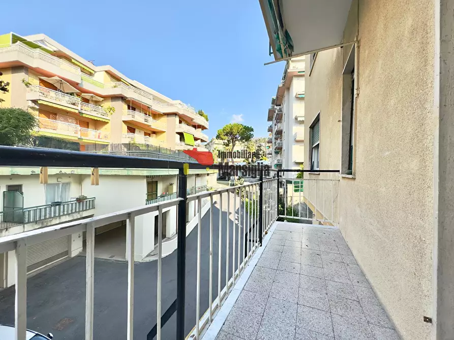 Immagine 14 di Bilocale in vendita  in Corso degli Inglesi 620 a San Remo