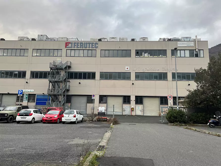 Immagine 1 di Magazzino in vendita  in Via Geirato 110L a Genova