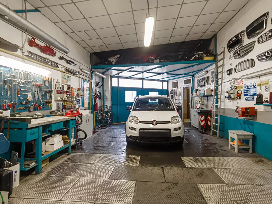 Immagine 8 di Laboratorio in vendita  in Via Magenta a Torino