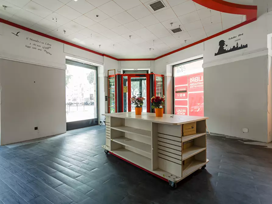 Immagine 14 di Locale commerciale in vendita  in Corso Peschiera a Torino