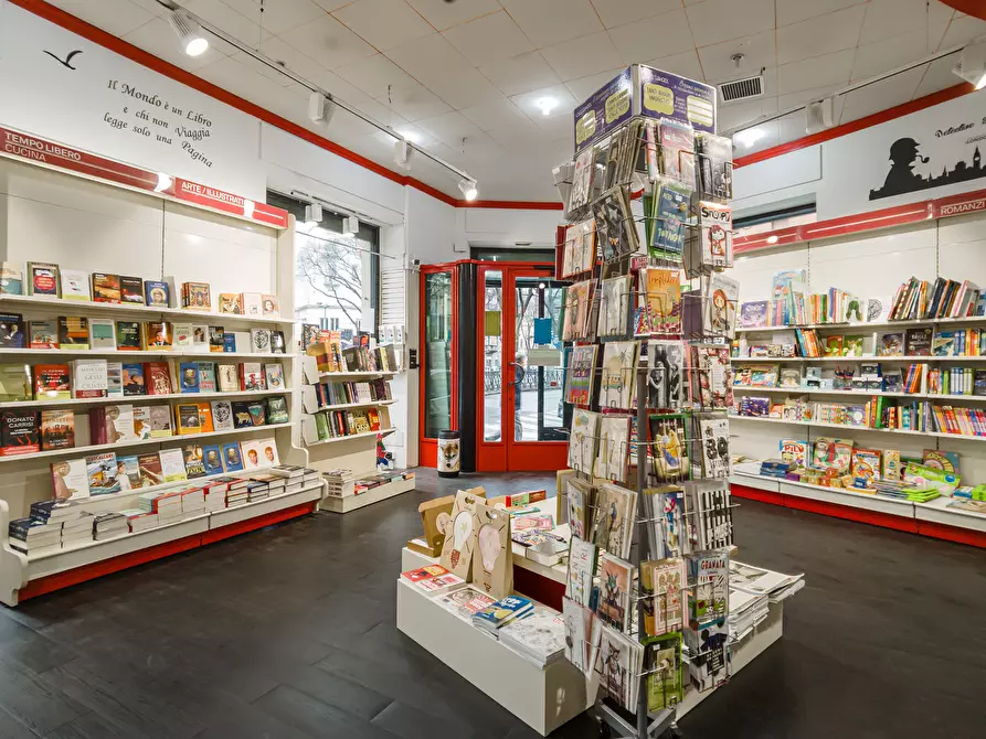 Immagine 5 di Locale commerciale in vendita  in Corso Peschiera a Torino