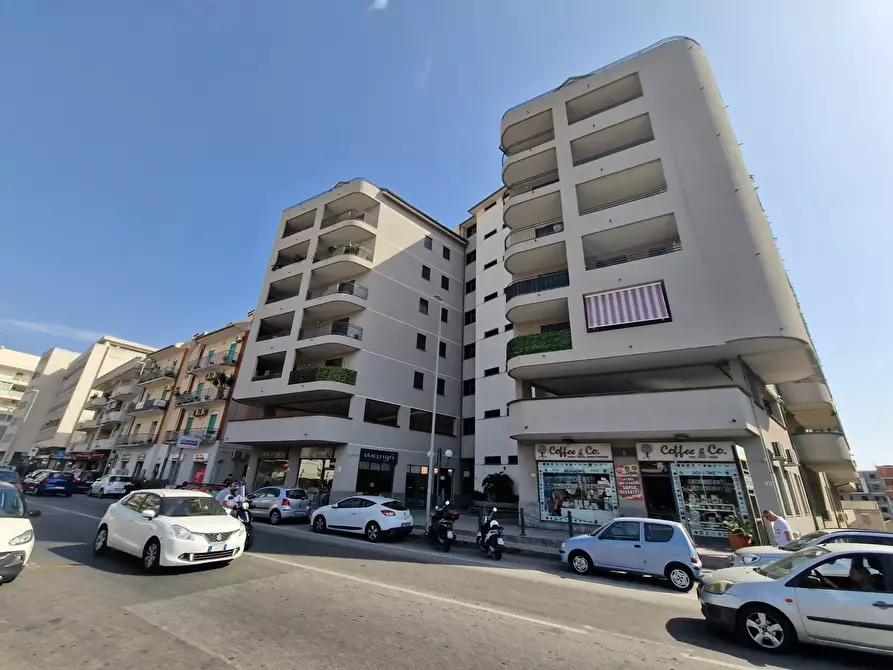 Immagine 1 di Locale commerciale in vendita  in Via Adolfo Celi 185 a Messina