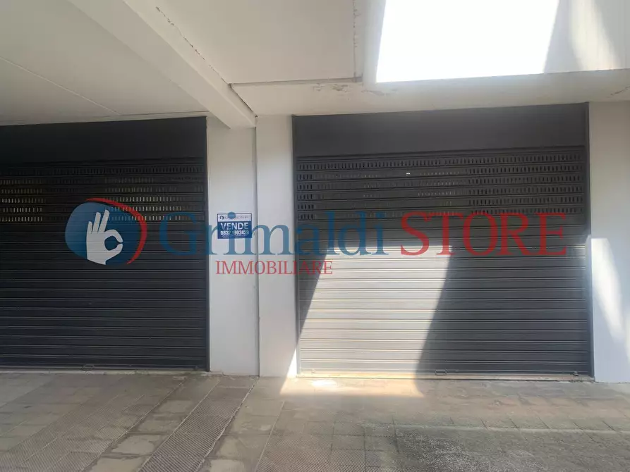 Immagine 37 di Locale commerciale in vendita  in Via Pacinotti 19 a Campi Salentina