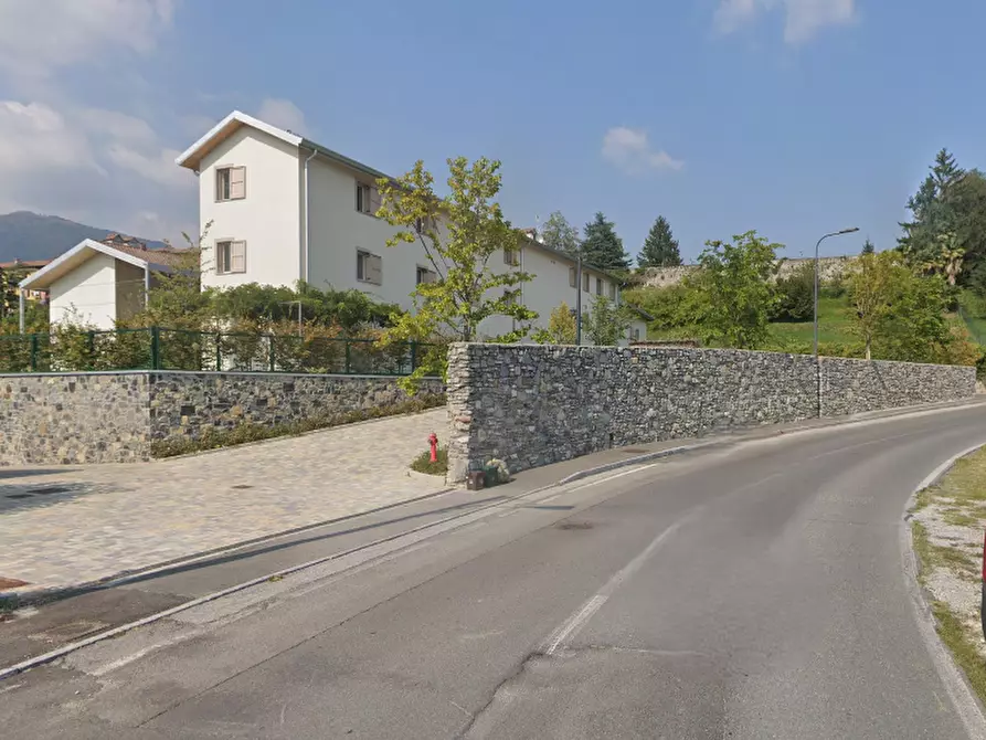 Immagine 5 di Trilocale in vendita  in Via Leonardo da Vinci a Erba