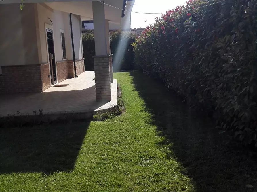 Immagine 12 di Casa bifamiliare in vendita  in Via Aurora 22 a Anzio