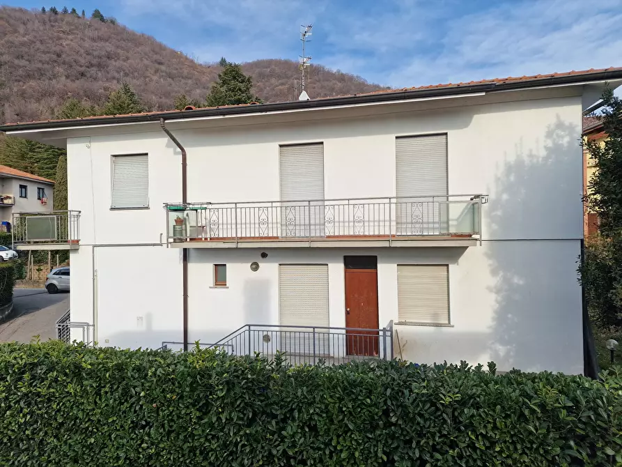 Immagine 1 di Casa trifamiliare in vendita  in Via Stefano Ticozzi 19 a Como
