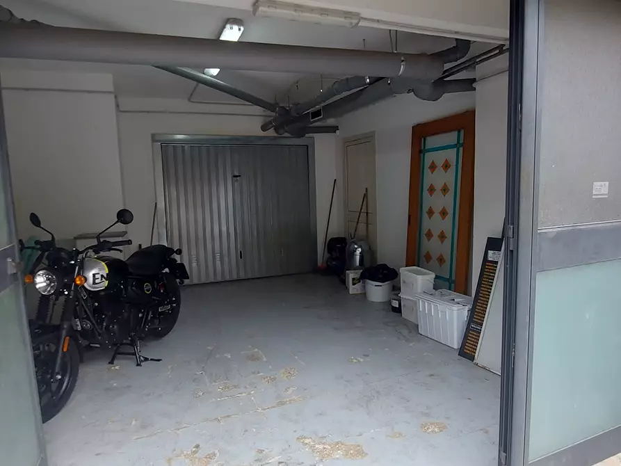 Immagine 54 di Locale commerciale in vendita  in Viale Porta Pia 5 a Brindisi