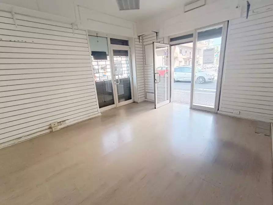 Immagine 6 di Locale commerciale in affitto  in Via dei Lauri 128 a Aprilia