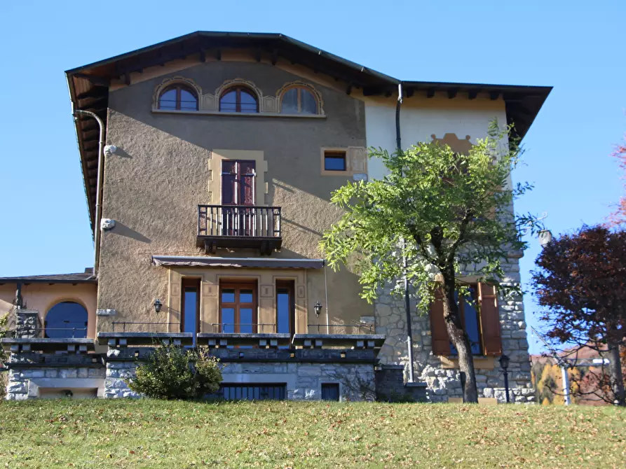 Immagine 1 di Villa in vendita  a Alta Valle Intelvi