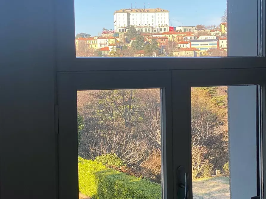 Immagine 30 di Quadrilocale in vendita  a Brunate